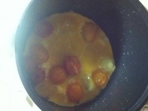无油电饭煲西红柿炒鸡蛋的做法图解3